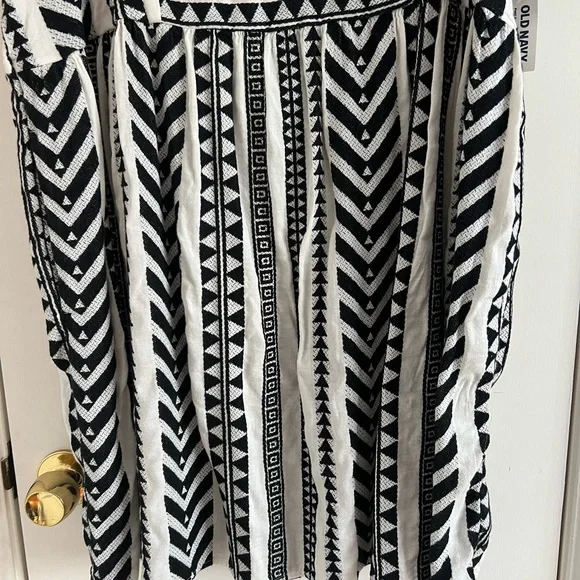 Black & White Geometric Dress - Old Navy - Picture 6 of 6